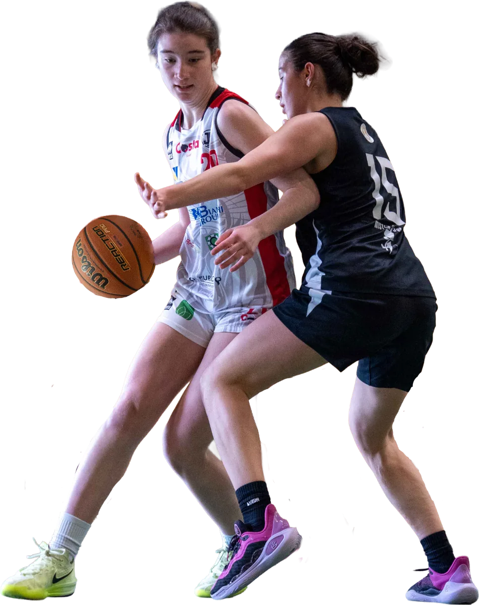 Due atlete in azione durante una partita del torneo